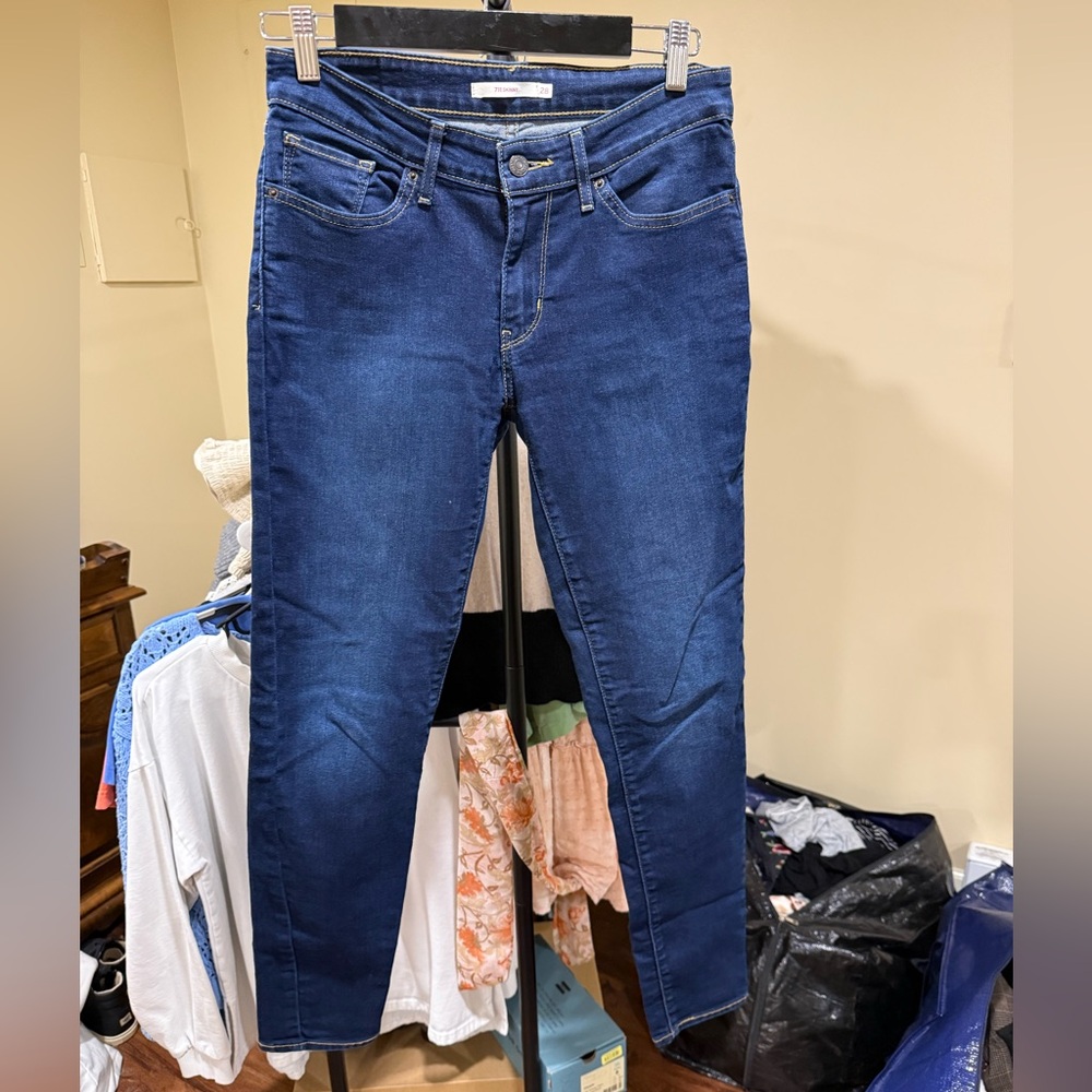 Levis dark wash Women's Jeans